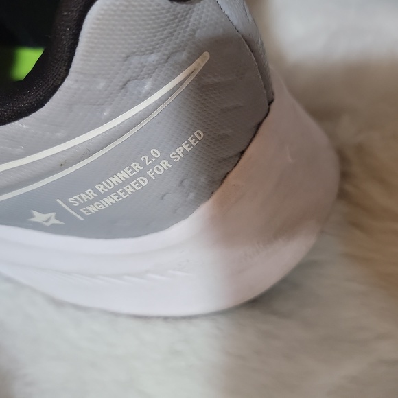 Nike Star Runner 2 Wolf Grey White Athletic Running Shoes Youth Size 3.5 - Picture 4 of 12